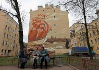 В Питере стены домов украсили картинами молодых художников
