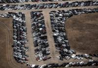 Скоро на всех авторынках страны... Вот так выглядит крупнейшее кладбище автомобилей-утопленников в США