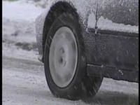 В Полтавской области рейсовый автобус проиграл в схватке с гололедом. Пришлось вызывать спасателей