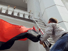 После долгих препирательств в Тернополе таки сняли черно-красный флаг с административных зданий области