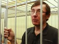 Луценко позволил врачам себя резать за собственные деньги