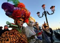 В Венеции стартовал ежегодный карнавал. На этот раз все еще красочнее, чем обычно