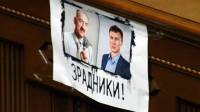Оппозиционеры пытались пинками прогнать из сессионного зала «тушку» Табалова. Пришлоcь вмешаться регионалам