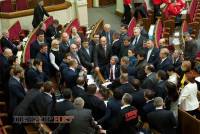 Как нардепы умудрились посовещаться без отрыва от блокирования трибуны