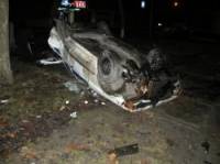 Суровый николаевский подросток протаранил на «Форде» рекламный щит и перевернулся