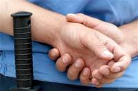 На Луганщине стражи порядка вывезли мужчину за город, раздели и сломали ему нос