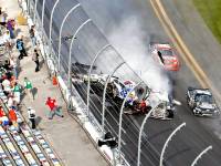 На гонках чемпионата NASCAR в США произошла авария. Десятки человек пострадали