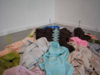 Главное — правильный подход. То, что большинство из нас считают обычным бардаком в квартире, люди искусства называют «инсталляцией»