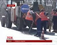«Нанотехнологии» от «Укравтодора». После ремонта дорог на Донбассе камни пулеметной очередью разбивают окна машин