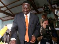 Премьер Кении отказывается признать, что проиграл президентские выборы из-за несчастных 0,03% голосов