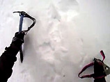 Альпинист сорвался с горы и… снял на видео собственное падение