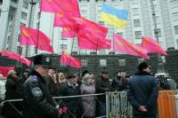 Под стенами Кабмина опять отправляли Азарова в отставку