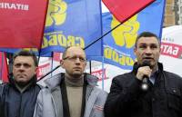 Сегодня лидеры оппозиции будут маршировать и митинговать в Ужгороде