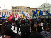 Акцию оппозиции в Ужгороде чуть не сорвали непогода и местная власть
