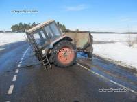Лихой белорус на тракторе попытался остановить скорый поезд и… остался жив
