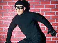 В Харькове грабители демонтировали витрину, чтобы обчистить ювелирный магазин.