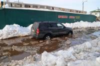 В Киеве некоторые улицы уже оказались под водой