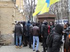 На Банковой, где заседает часть Верховной Рады, до сих пор кого-то пикетирует «Молодежь за Европу»