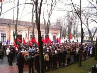 А вот так митингуют молдаване, требуя распустить парламент. Как говорится, найдите 10 отличий