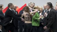 «Иди на х..., Путин»… Как активистки движения FEMEN атаковали Путина и Меркель