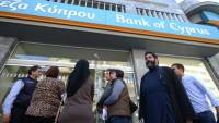 Перед банковским крахом с Кипра были срочно выведены шесть тысяч депозитов