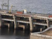 Возле Киевской ГЭС обнаружено масляное пятно. Благо, загрязненная вода не успела попасть в систему водоснабжения