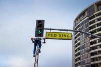 Вот так выглядит самый высокий велосипед в мире. С ним одна проблема – когда едешь, бьешься головой о светофоры