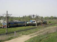 В Донецкой области электровоз сошел с рельсов и потащил за собой цистерны