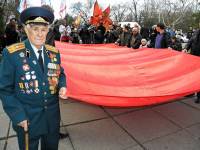 На Львовщине «Свобода» отправляет мэра в отставку за красный флаг на День Победы