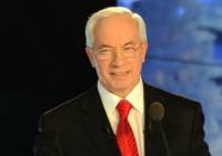 Азаров решил, что у нас так лихо научились бороться с «ямочностью», что можно обойтись и без новых дорог