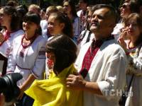 Украинцы собрались на парад вышиванок