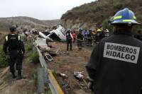 В Мексике разбился автобус с туристами. 16 человек погибли