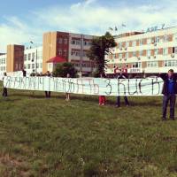 «Беркут» начал вязать активистов, устроивших акцию на пути следования кортежа Януковича