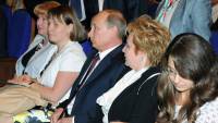 Пресс-секретарь Путина уверяет, что у президента нет другой женщины