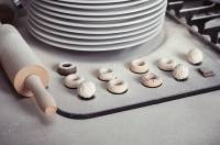 Если ваша любимая – сладкоежка, то ей лучше не дарить такую бижутерию. Впрочем, решайте сами…