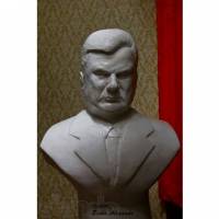 Налетай, торопись… В Интернете продается бюст Януковича