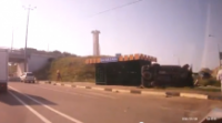В Крыму джип на полном ходу перевернулся и влетел в остановку