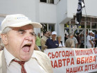 Лозунги, крики и слезы: врадиевцы в Киеве вышли против милицейского беспредела
