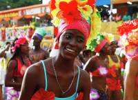 Костюмированные шествия на Фестивале цветов в Порт-о-Пренсе