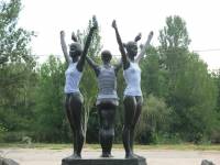 Симферопольских «граций» нарядили в тельняшки. Им осталось еще напиться и в фонтане искупаться