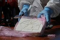 Родителям есть над чем задуматься. В Минздраве признали, что подростки все серьезнее подсаживаются на наркотики