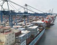 В Украину вернулись 12 моряков с судна Мaxima, которым пришлось с боем выбивать зарплату