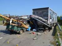 На Харьковщине «Рено» врезался в грузовик. Три человека погибли, еще пятеро - травмированы