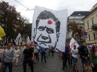 Неизвестный спер у оппозиции нелицеприятный плакат с Януковичем