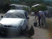 В Севастополе бандиты ранили ножом таксиста, угнали его авто, попали в ДТП и скрылись