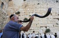 Израиль в канун Нового 5774 года. Тысячи евреев молятся у Стены плача