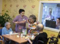 Пенсионеры со всей Европы могут хлынуть в Украину. Дома престарелых у нас дешевле