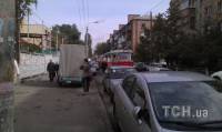 В Киеве пацаватый водитель «Тойоты» заблокировал пол-Подола, бросив машину на трамвайных путях