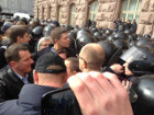 Тогда считать мы стали раны... В МВД заявляют, что в столкновениях у Киевсовета пострадали четверо милиционеров