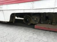 В Мариуполе у трамвая на ходу отвалилось колесо